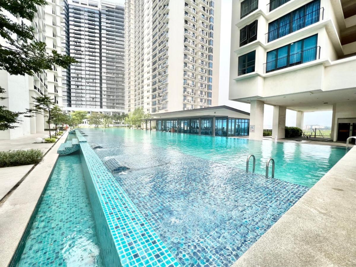 A 1-4 Pax Cozy Studio Tv Box Pool 100Mps Wifi 3 Bed Trefoil Setia Alam Exteriér fotografie